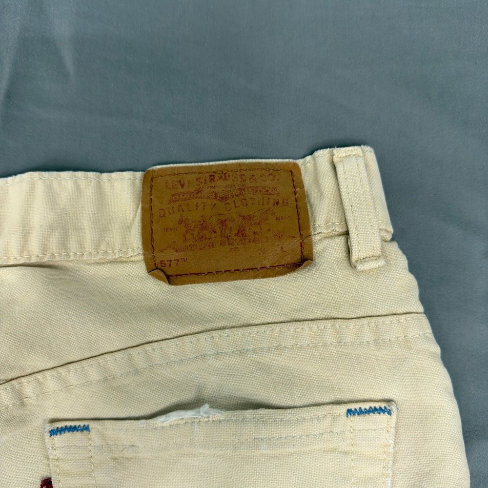 Vintage 577 Woman's Levi's Ribcage Wide Leg Women's Jeans w/ measurements - Picture 2 of 16